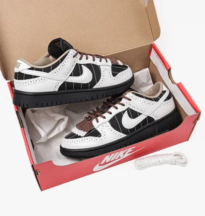 Кросівки жіночі Nike Dunk Low Lx Black/White FV3642-010