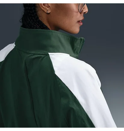 Куртка женская Nike Sportswear Woven Jacket Green IB6970-323