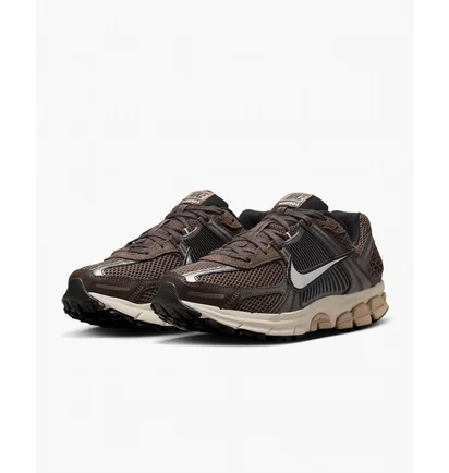 Кросівки жіночі Nike Zoom Vomero 5 Shoes Brown FN6742-201