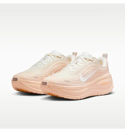Кросівки жіночі Nike Vomero Plus WomenS Road Running Shoes Peach HV8154-801