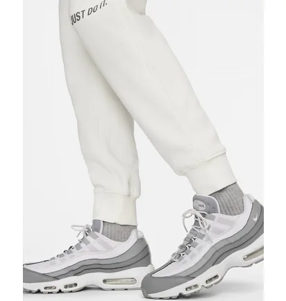 Штани чоловічі Nike Sportswear Standard Issue White FJ0550-133