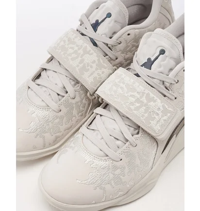 Кроссовки унисекс Air Jordan Zion 3 M.U.D. Se Grey FN1714-040