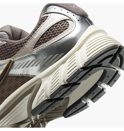 Кросівки чоловічі Nike V5 Rnr Brown HJ5228-200
