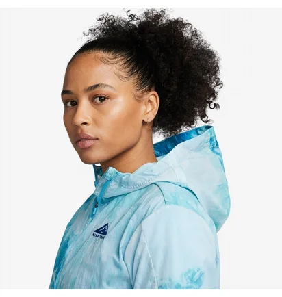 Куртка жіноча Nike Repel Trail Running Jacket Light Blue DX1041-085