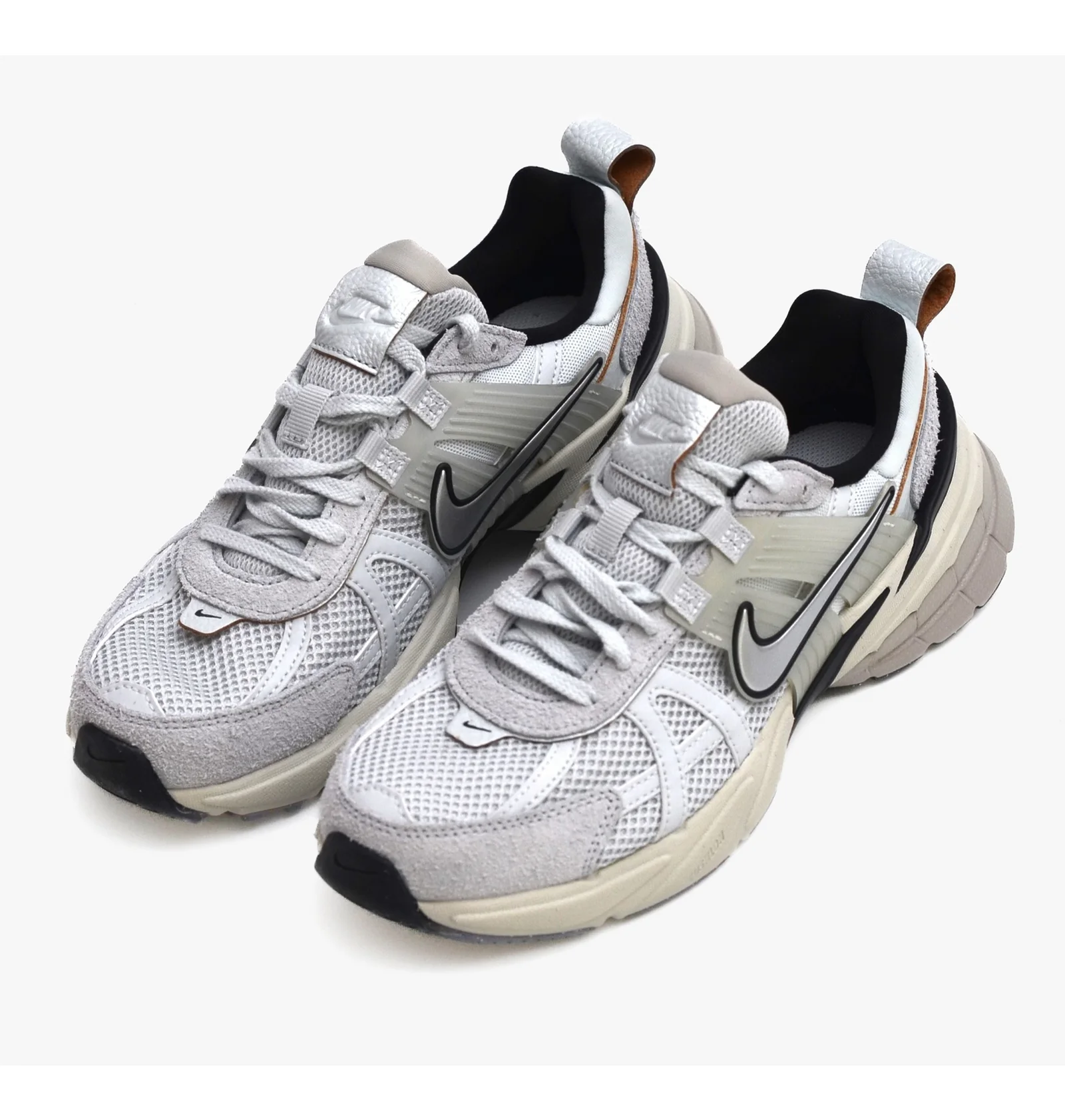 ᐉ Кросівки жіночі Nike V2K Runtekk Running Shoes Beige FN6703-002