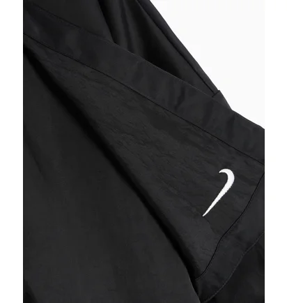 Куртка женская Nike Sportswear Essentials Waterproof Jacket Black FB4521-010
