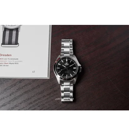 Часы мужские Casio Edifice Classic Dial EFV-140D-1A