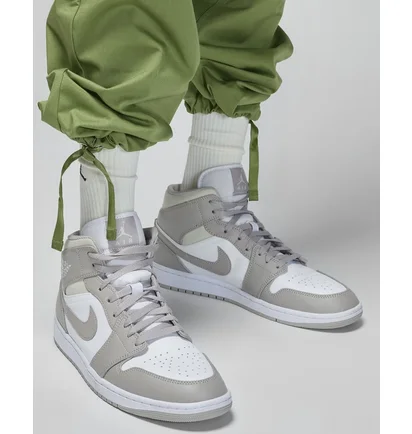 Штани чоловічі Air Jordan Essentials Chicago Pants Green FB7305-340