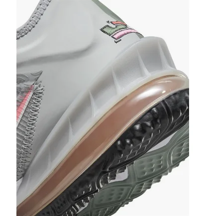 Кроссовки унисекс Nike Lebron 18 Low 'Bugs Vs Marvin' Grey CV7562-005