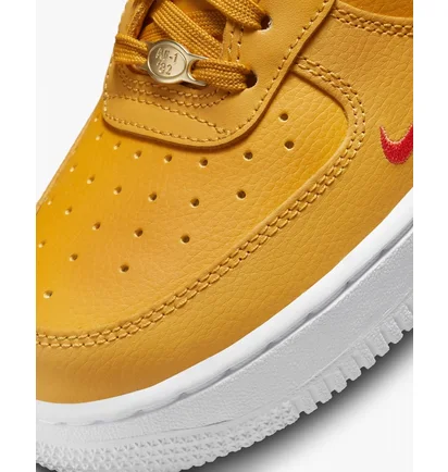 Кросівки жіночі Nike Air Force 1 07 Se Yellow Dq7582-700