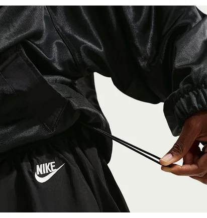 Вітровка жіноча Nike W Nsw Os Hooded Wr Jkt Mod Black IF0270-010