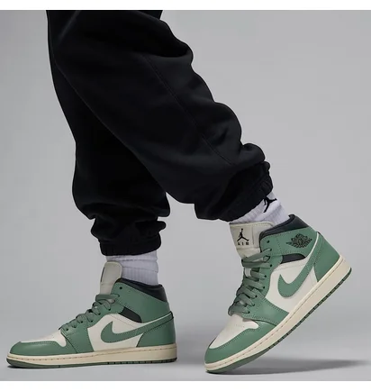 Спортивный костюм женский Air Jordan Brkln Flc Crew Black FV7074-010__FV7077-010