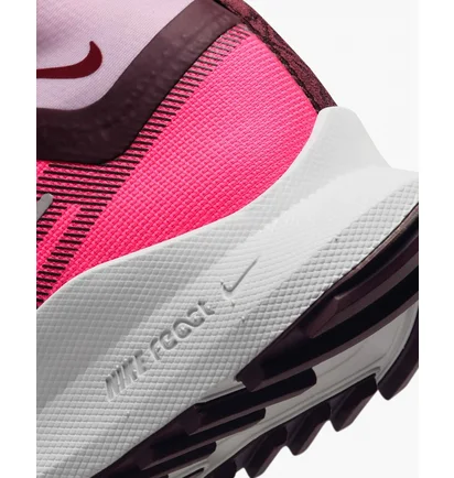 Кроссовки женские Nike Pegasus Trail 4 Gore-Tex Waterproof Trail Running Shoes Pink FN7769-600