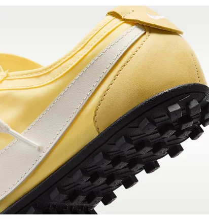 Кроссовки женские Nike Moon Shoe Og Yellow IW0955-700