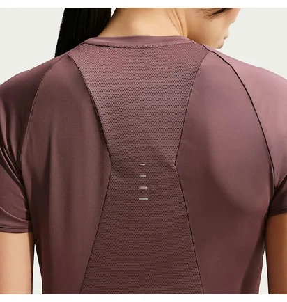 Футболка женская Nike Swift Dri-Fit Short-Sleeve Running Bordo HM9698-502