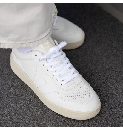Кросівки жіночі Veja V-90 Leather Extra White VD2003380A