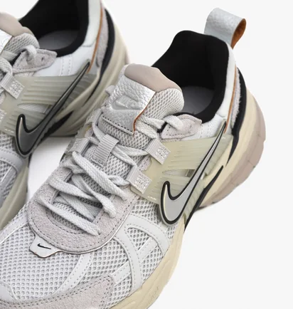 Кроссовки женские Nike V2K Runtekk Running Shoes Beige FN6703-002
