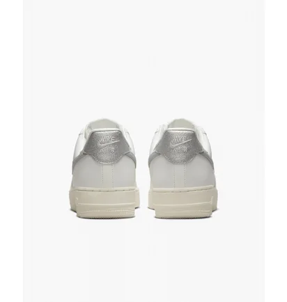 Кросівки жіночі Nike Air Force 1 07 White Dq7569-100