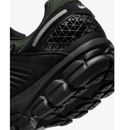 Кроссовки мужские Nike Zoom Vomero 5 Black/Green HV2527-001