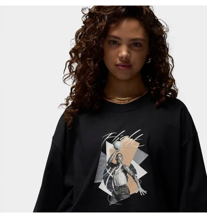 Футболка женская Nike Oversized Graphic T-Shirt Black FN5708-010