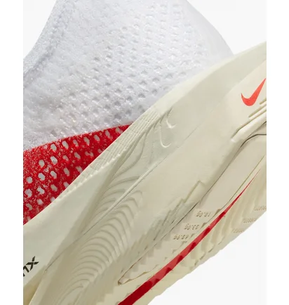Кросівки чоловічі Nike Vaporfly 3 Eliud Kipchoge Road Racing Shoes White FD6556-100