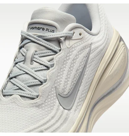 Кросівки чоловічі Nike Vomero Plus Grey IQ0308-094