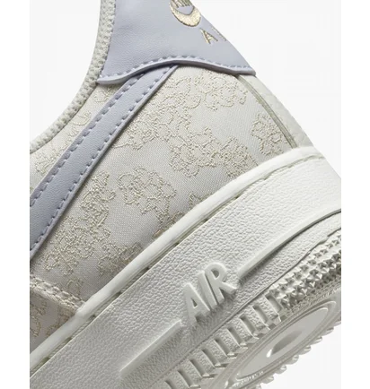 Кросівки жіночі Nike Air Force 1 07 Se Beige DR6402-900