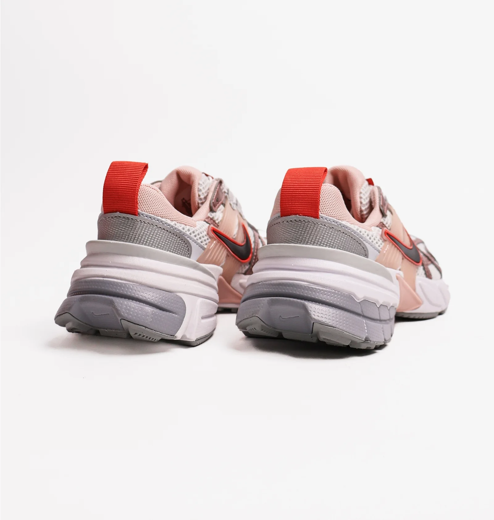 ᐉ Кросівки жіночі Nike V2K Run Beige/White HF9997-100 - придбати