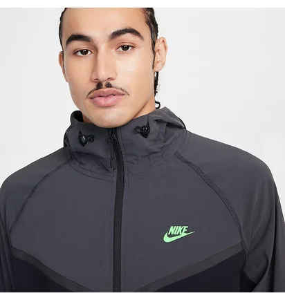Куртка чоловіча Nike Tech Woven Jacket Black HM7151-013