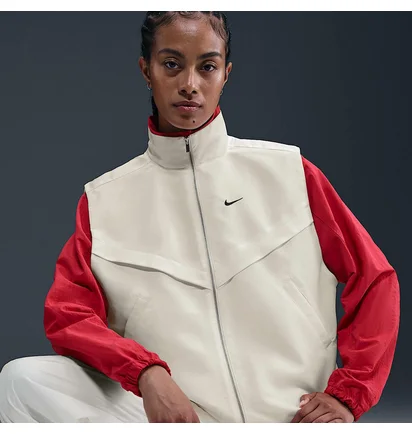 Жилетка женская Nike Sportswear Windrunner White HV2472-133
