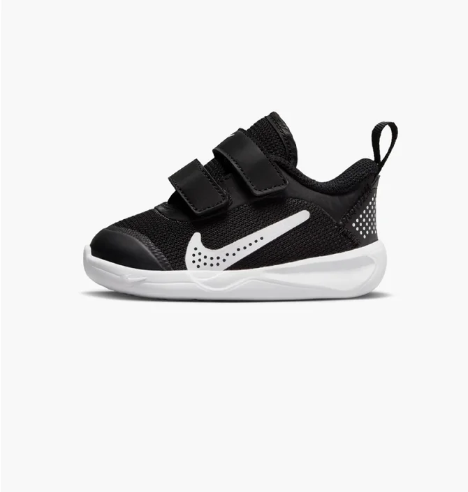 Кросівки дитячі Nike Omni Multi-Court Black DM9028-002