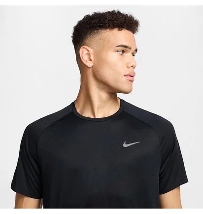 Футболка мужская Nike Dfadv Stride Black HV5203-010