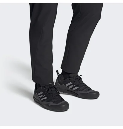 Кроссовки унисекс Adidas Terrex Swift Solo Approach Shoes Black Gz0331
