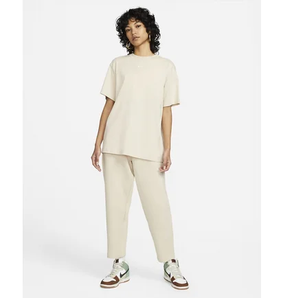 Футболка женская Nike W Nsw Essntl Tee Bf Lbr Beige Dn5697-126