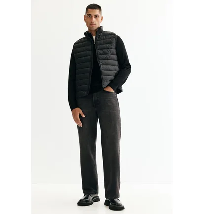 Жилетка мужская H&M Slim Fit Water-Repellent Puffer Gilet Black 1274611001