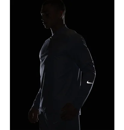 Кофта чоловіча Nike Mens 1/2-Zippered Running Top Light Blue DD6028-493