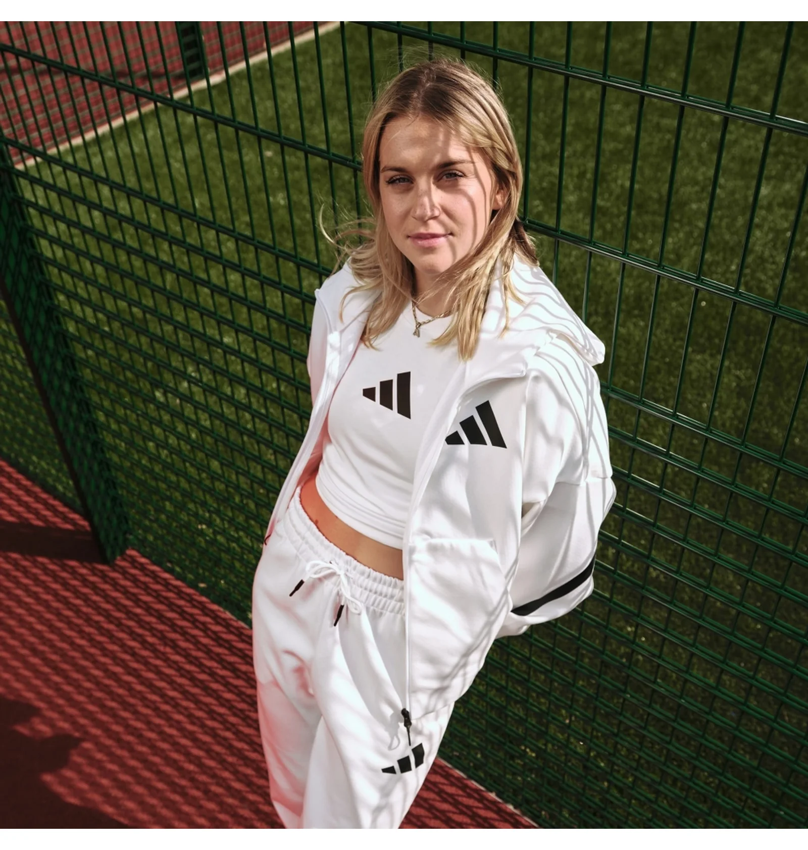 adidas ホワイト ジップアップジャケット ᐉ Куртка женская Adidas Z.N.E. Full-Zip Hoodie White JE7849