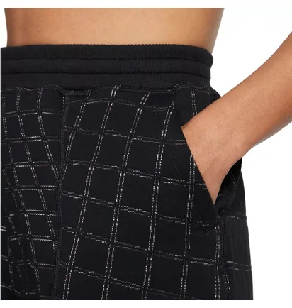 Шорты женские Nike Yoga Therma-Fit Luxe Shorts Black DV4320-010