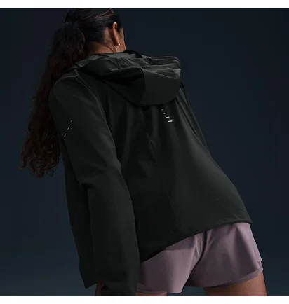 Ветровка женская Nike Swift Black HQ0650-010