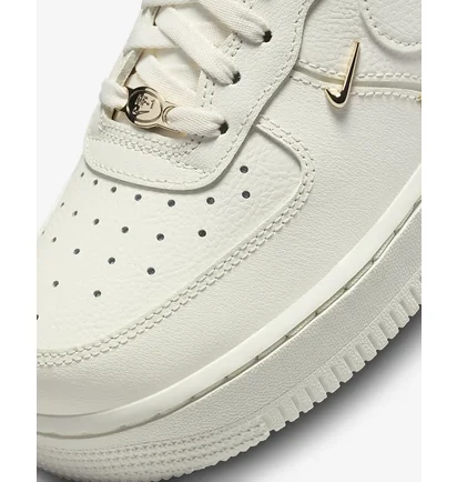 Кроссовки женские Nike Air Force 1 07 Lx Beige FV3654-111