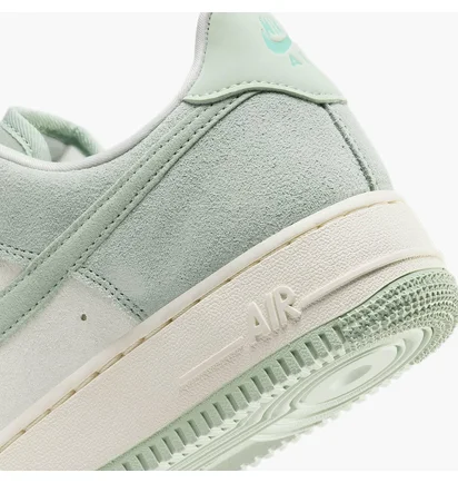 Кроссовки женские Nike Wmns Air Force 1 07 Se Green HQ1497-099