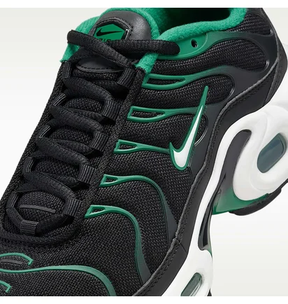 Кроссовки мужские Nike Air Max Plus Older Kids Shoes Black HF0094-001