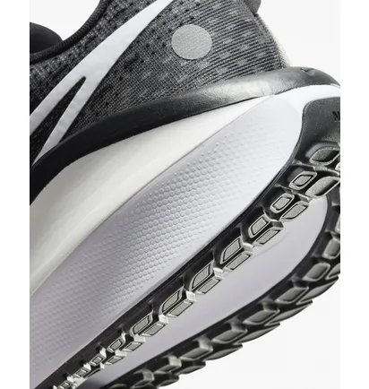 Кроссовки мужские Nike Vomero 17 Road Running Shoes (Wide) Black FN1139-001