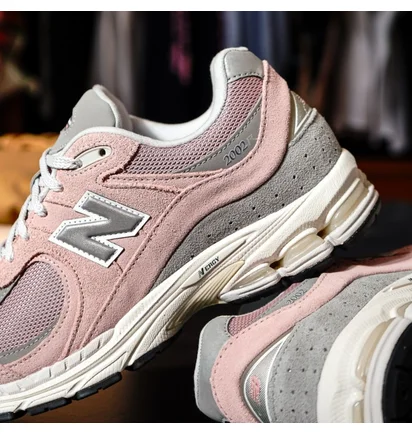 Кроссовки унисекс New Balance 2002R Pink M2002RFC