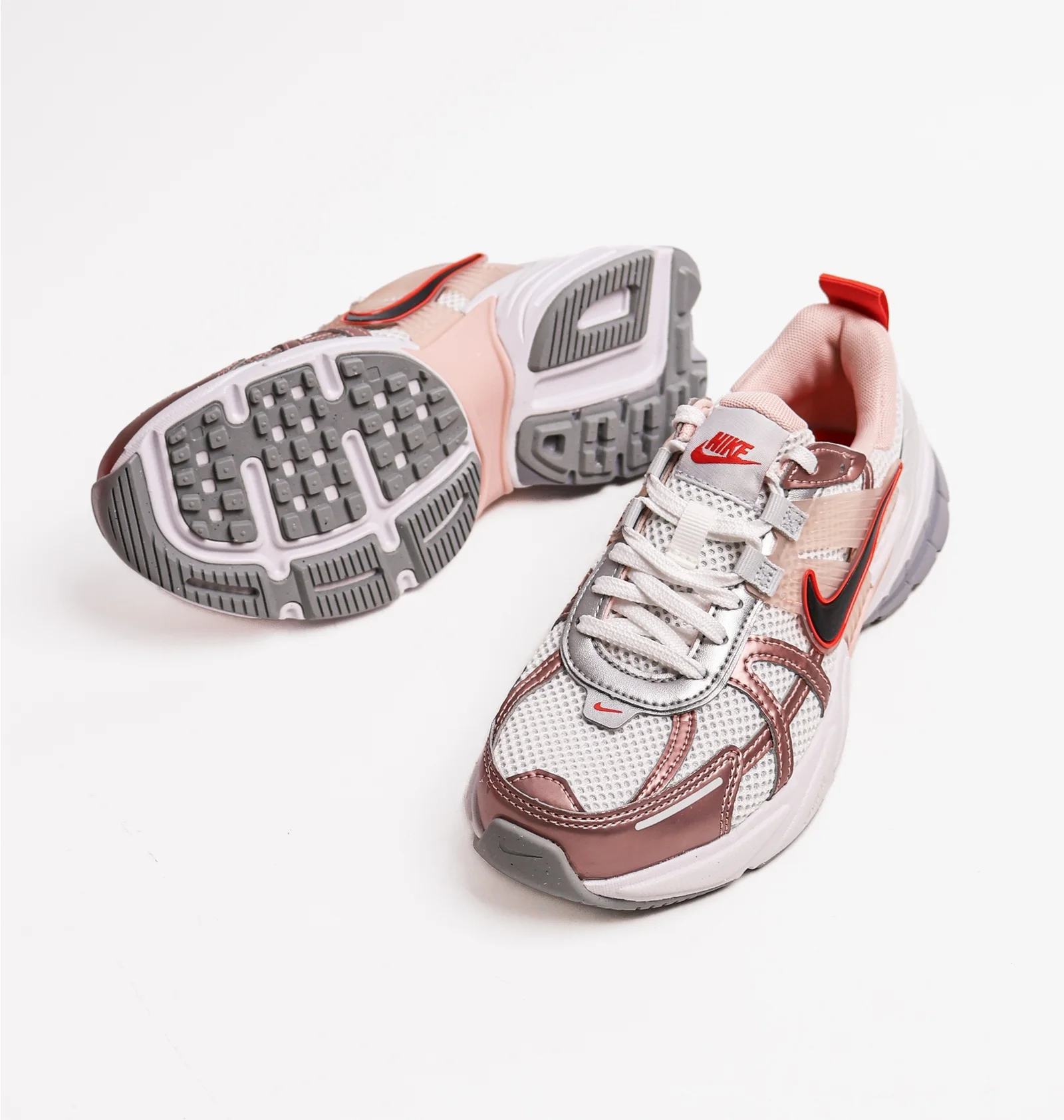 ᐉ Кросівки жіночі Nike V2K Run Beige/White HF9997-100 - придбати
