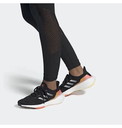 Кросівки жіночі Adidas Ultraboost 22 Heat Black GX8059