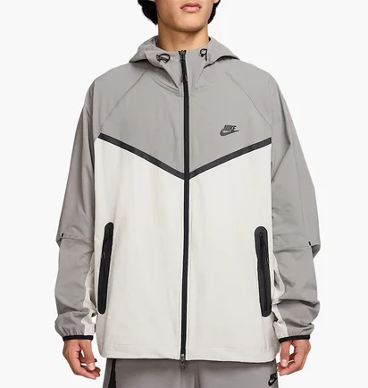 Вітровка чоловіча Nike Tech Woven Grey HM7151-014
