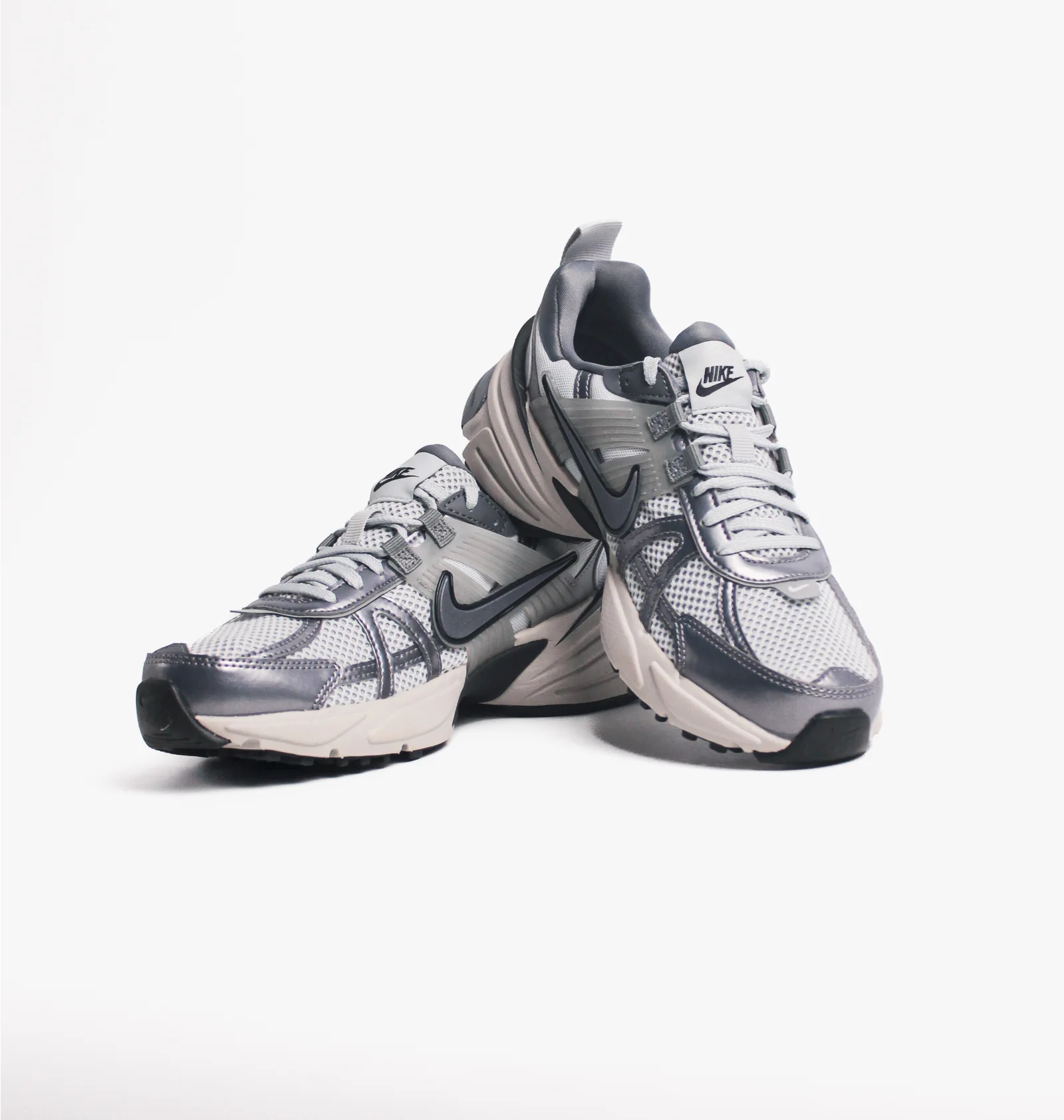 ᐉ Кроссовки женские Nike V2K Run Shoes Grey FD0736-003 - купить в