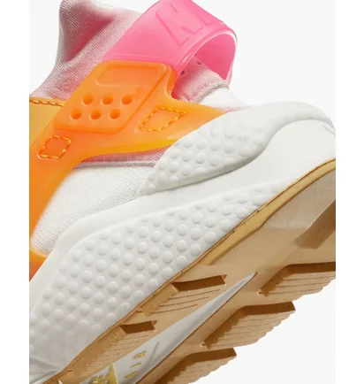 Кросівки жіночі Nike Air Huarache Orange Dx2674-100