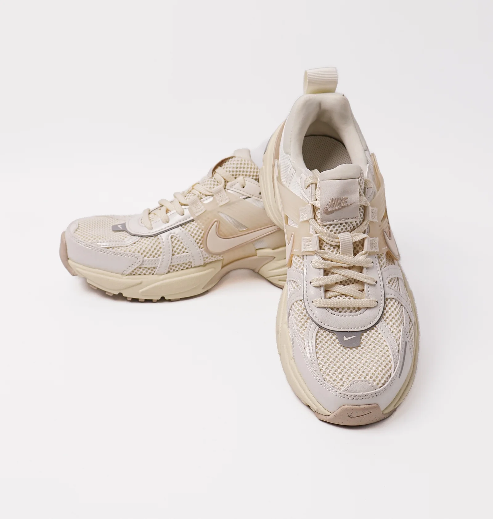 ᐉ Кросівки жіночі Nike V2K Run Beige HQ1512-110 - придбати в